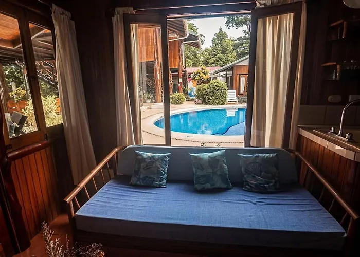 Poolside Unit At Beachfront Apartamento Sámara