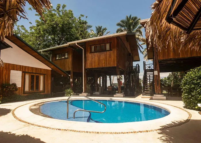 Poolside Unit At Beachfront Sámara